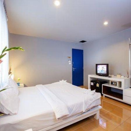 Oyo 292 The Oddy Hip Hotel Patong Extérieur photo