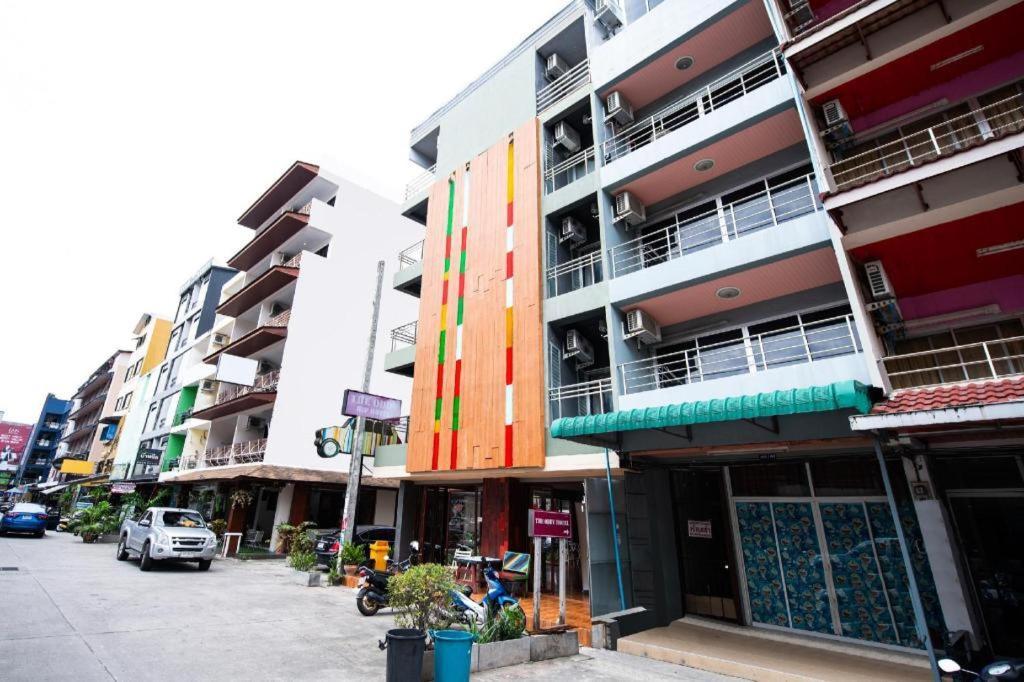 Oyo 292 The Oddy Hip Hotel Patong Extérieur photo