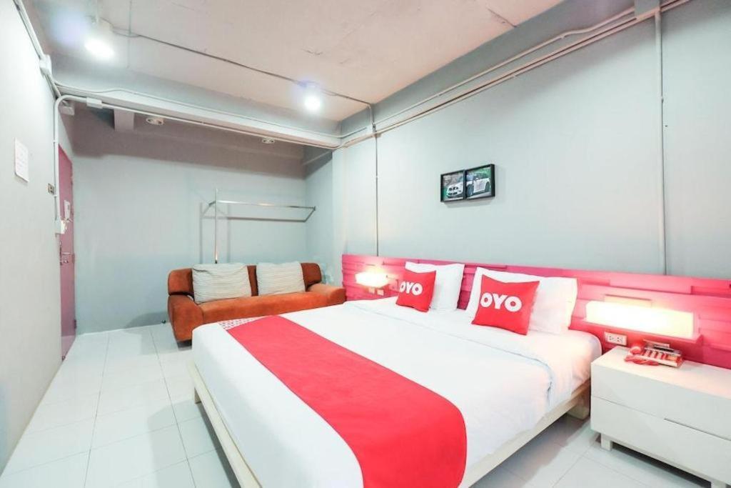 Oyo 292 The Oddy Hip Hotel Patong Extérieur photo