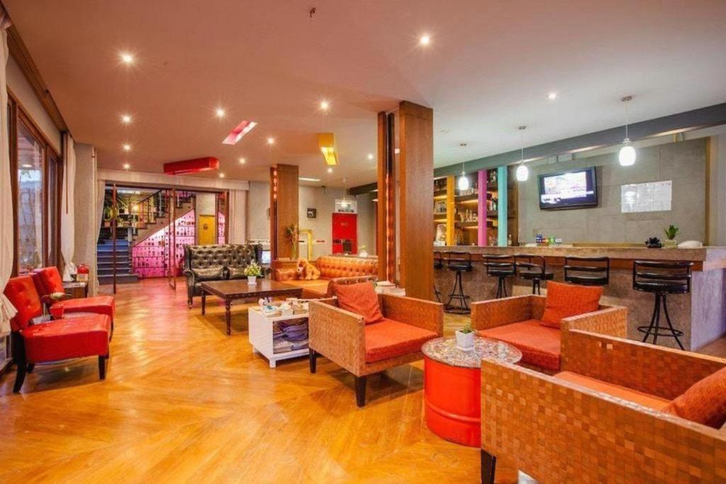 Oyo 292 The Oddy Hip Hotel Patong Extérieur photo