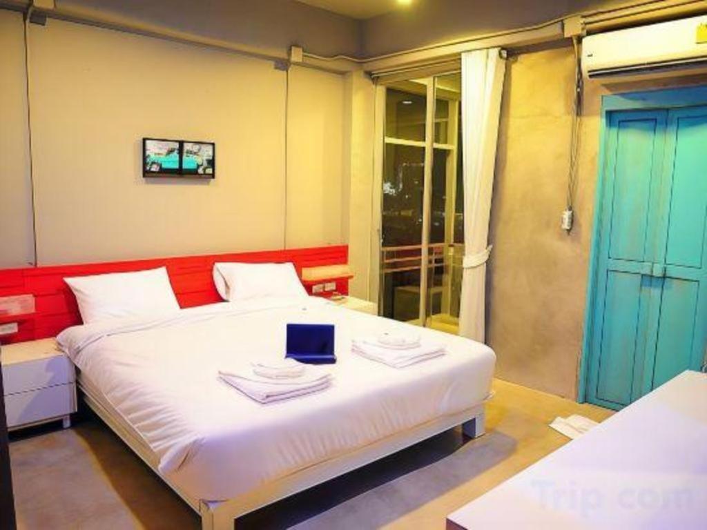 Oyo 292 The Oddy Hip Hotel Patong Extérieur photo