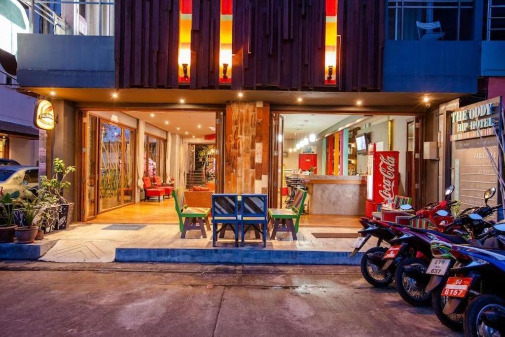 Oyo 292 The Oddy Hip Hotel Patong Extérieur photo