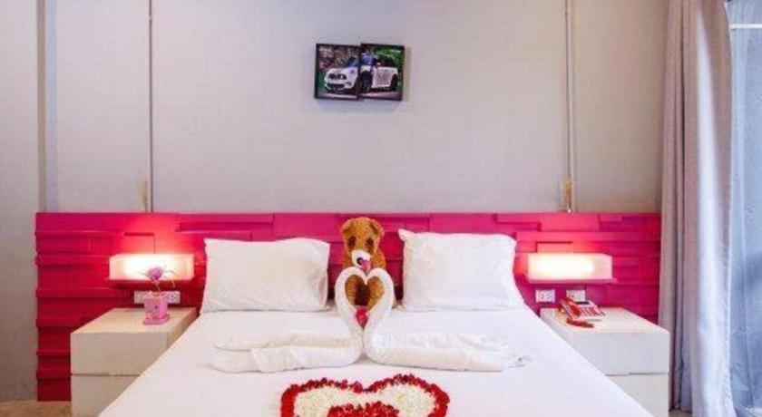 Oyo 292 The Oddy Hip Hotel Patong Extérieur photo
