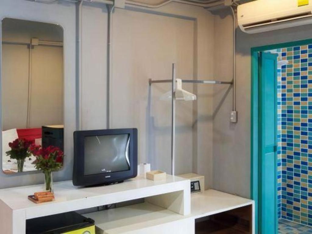 Oyo 292 The Oddy Hip Hotel Patong Extérieur photo