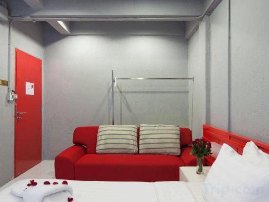 Oyo 292 The Oddy Hip Hotel Patong Extérieur photo
