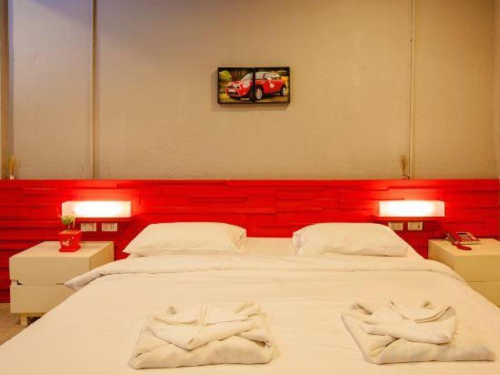 Oyo 292 The Oddy Hip Hotel Patong Extérieur photo