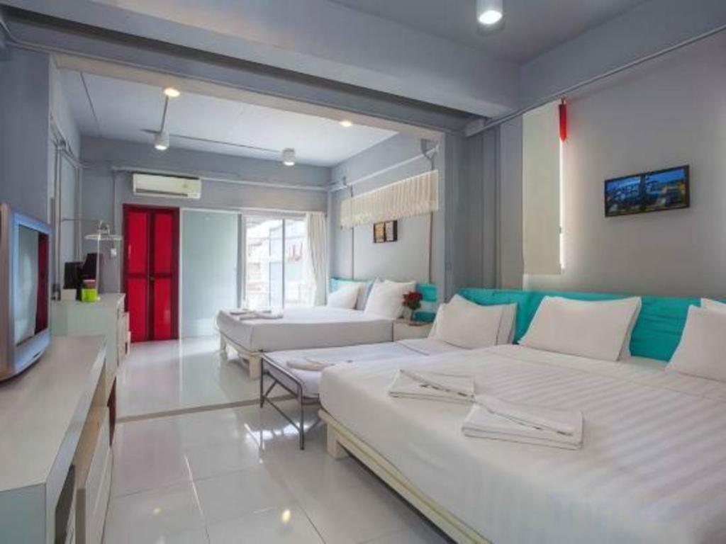 Oyo 292 The Oddy Hip Hotel Patong Extérieur photo