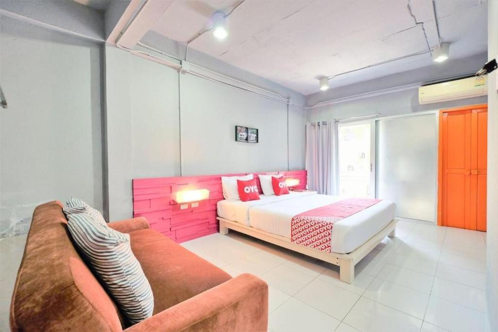 Oyo 292 The Oddy Hip Hotel Patong Extérieur photo