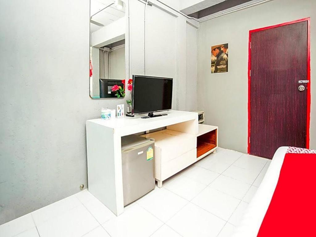 Oyo 292 The Oddy Hip Hotel Patong Extérieur photo