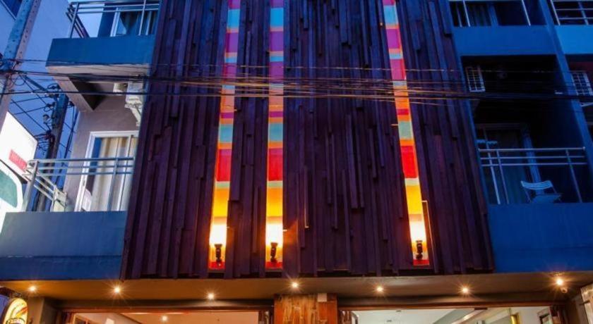 Oyo 292 The Oddy Hip Hotel Patong Extérieur photo