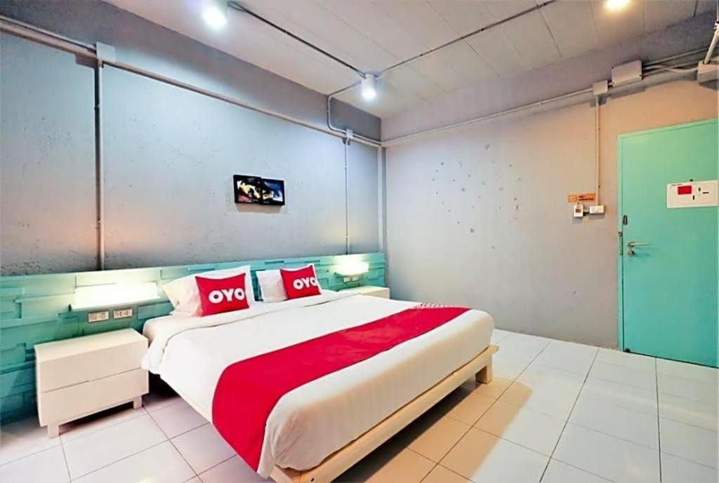Oyo 292 The Oddy Hip Hotel Patong Extérieur photo