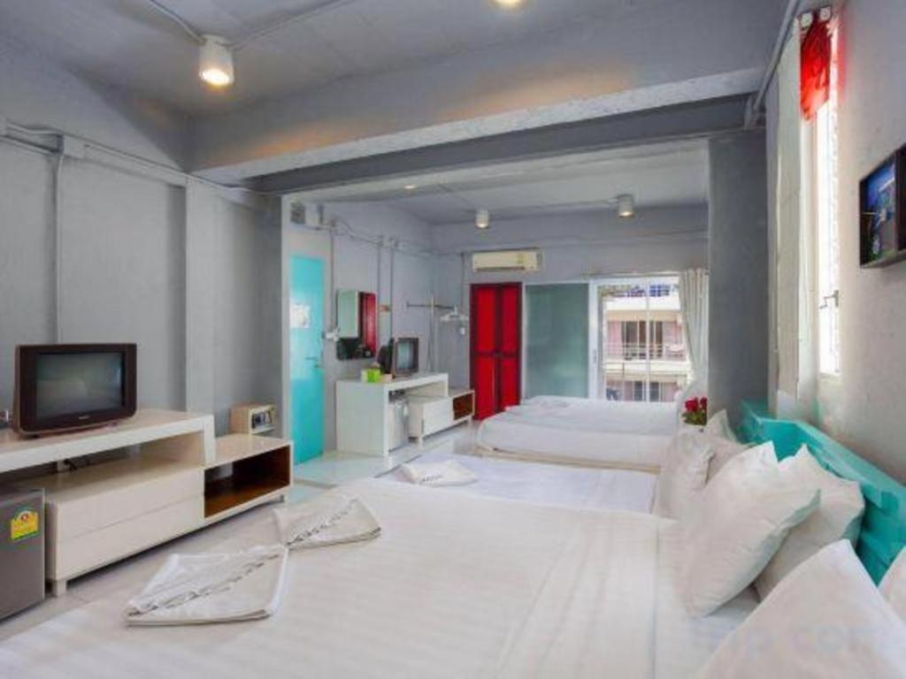 Oyo 292 The Oddy Hip Hotel Patong Extérieur photo