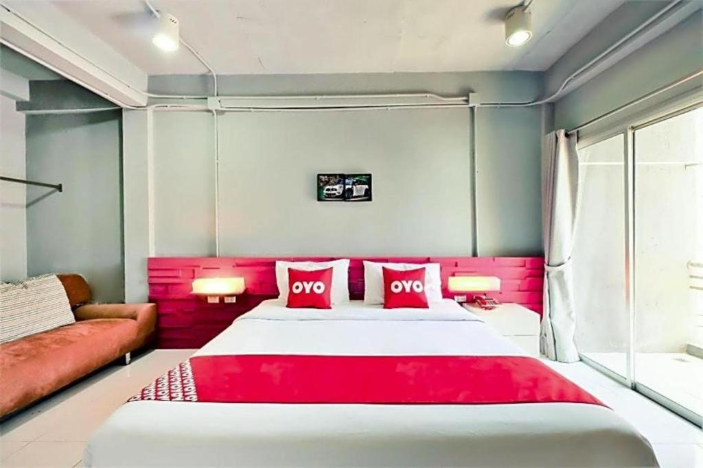 Oyo 292 The Oddy Hip Hotel Patong Extérieur photo