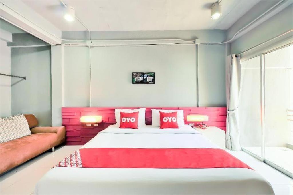 Oyo 292 The Oddy Hip Hotel Patong Extérieur photo