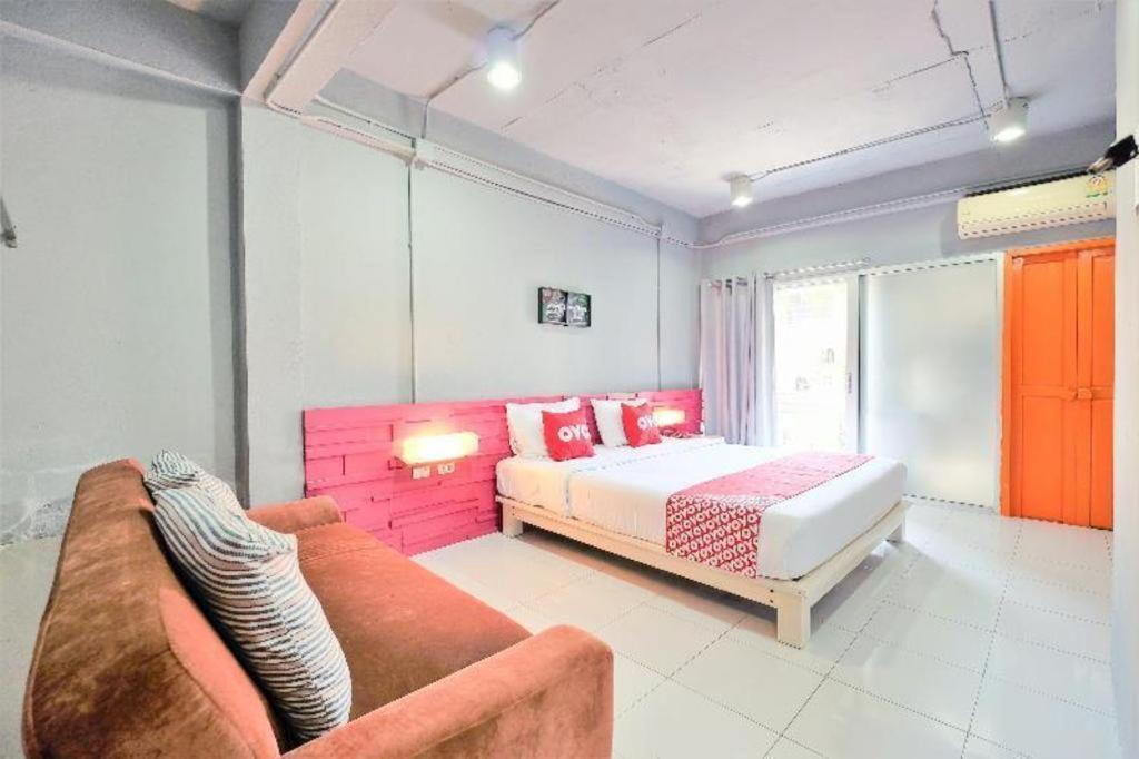 Oyo 292 The Oddy Hip Hotel Patong Extérieur photo