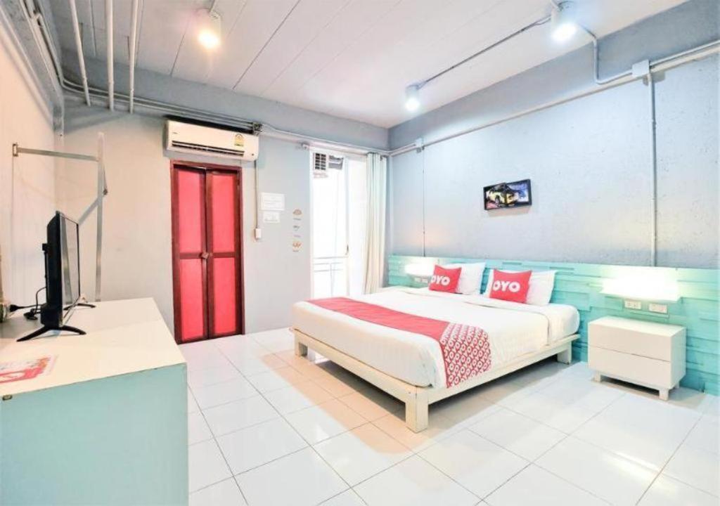 Oyo 292 The Oddy Hip Hotel Patong Extérieur photo