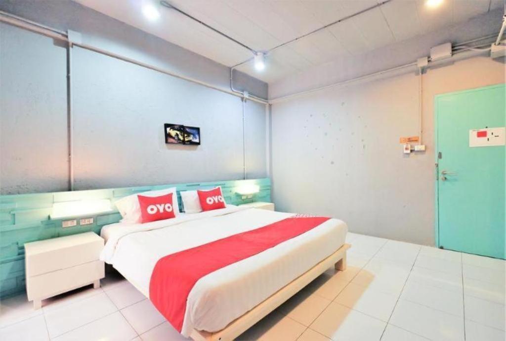 Oyo 292 The Oddy Hip Hotel Patong Extérieur photo