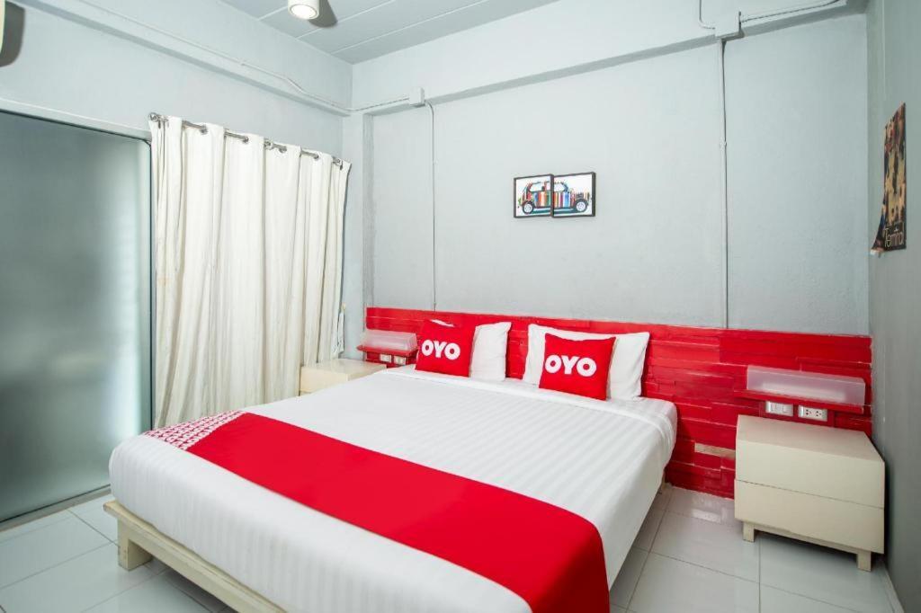 Oyo 292 The Oddy Hip Hotel Patong Extérieur photo