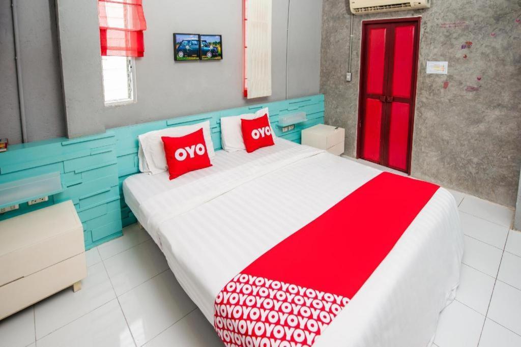 Oyo 292 The Oddy Hip Hotel Patong Extérieur photo