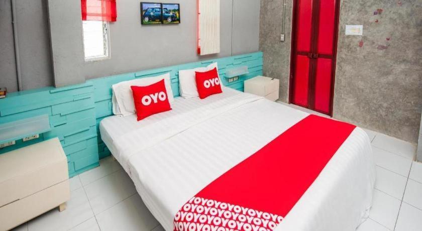 Oyo 292 The Oddy Hip Hotel Patong Extérieur photo