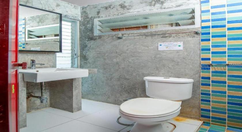 Oyo 292 The Oddy Hip Hotel Patong Extérieur photo