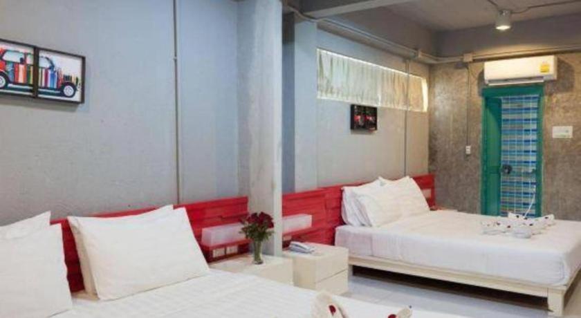 Oyo 292 The Oddy Hip Hotel Patong Extérieur photo
