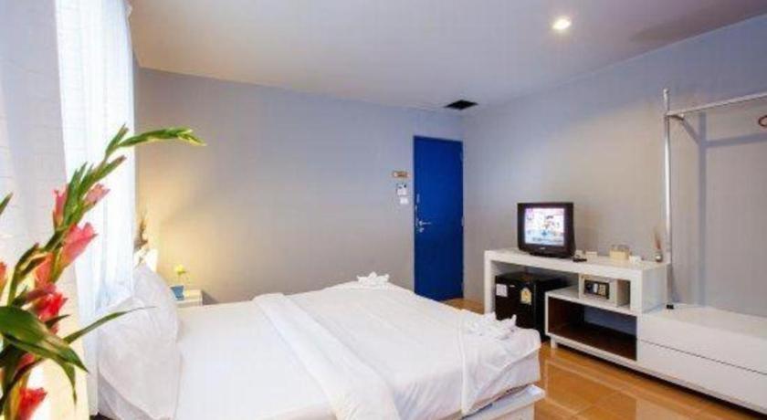 Oyo 292 The Oddy Hip Hotel Patong Extérieur photo