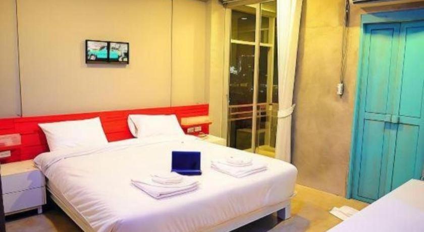 Oyo 292 The Oddy Hip Hotel Patong Extérieur photo